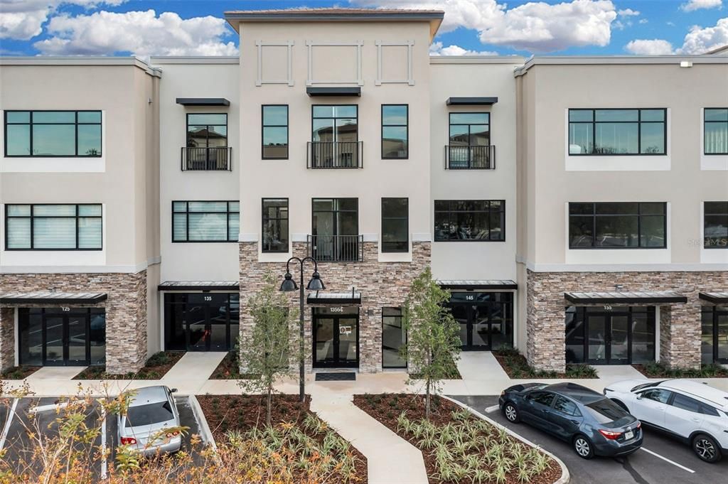 Exterior, Facade, Rowhouse