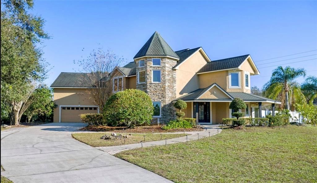 Attached, Exterior, Facade, Queen Anne Victorian
