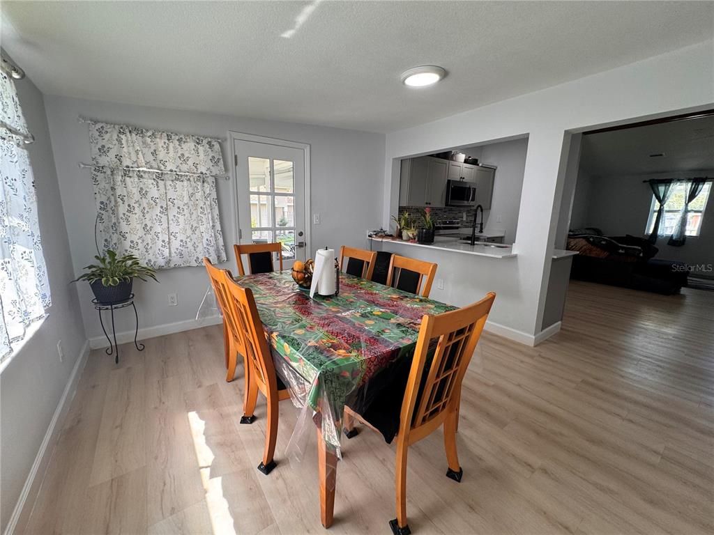 Dining room, Interior, Kitchen, Recessed Lighting, Wood Texture Flooring
