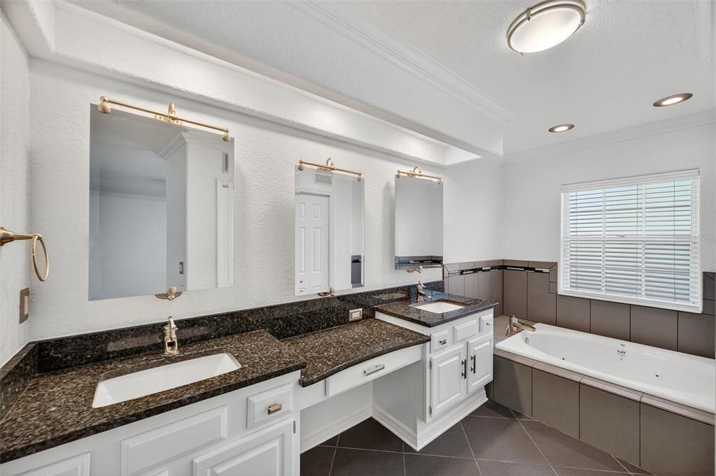 Bathroom, Dual Sink Vanities, Interior, Recessed Lighting