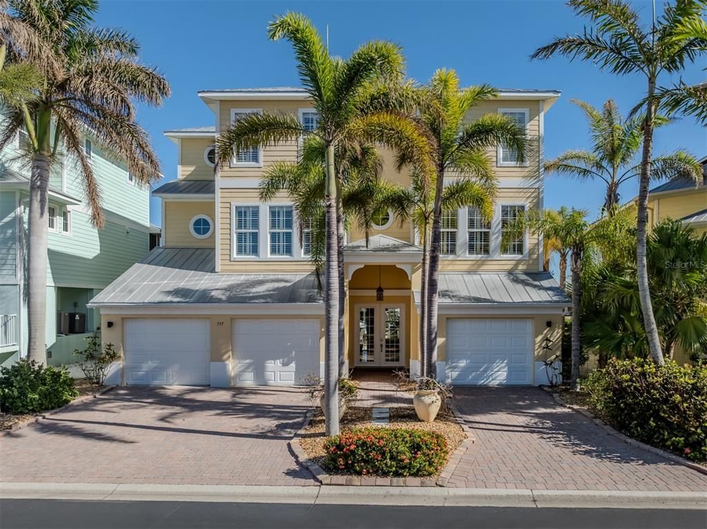 Attached, Exterior, Facade, Rowhouse