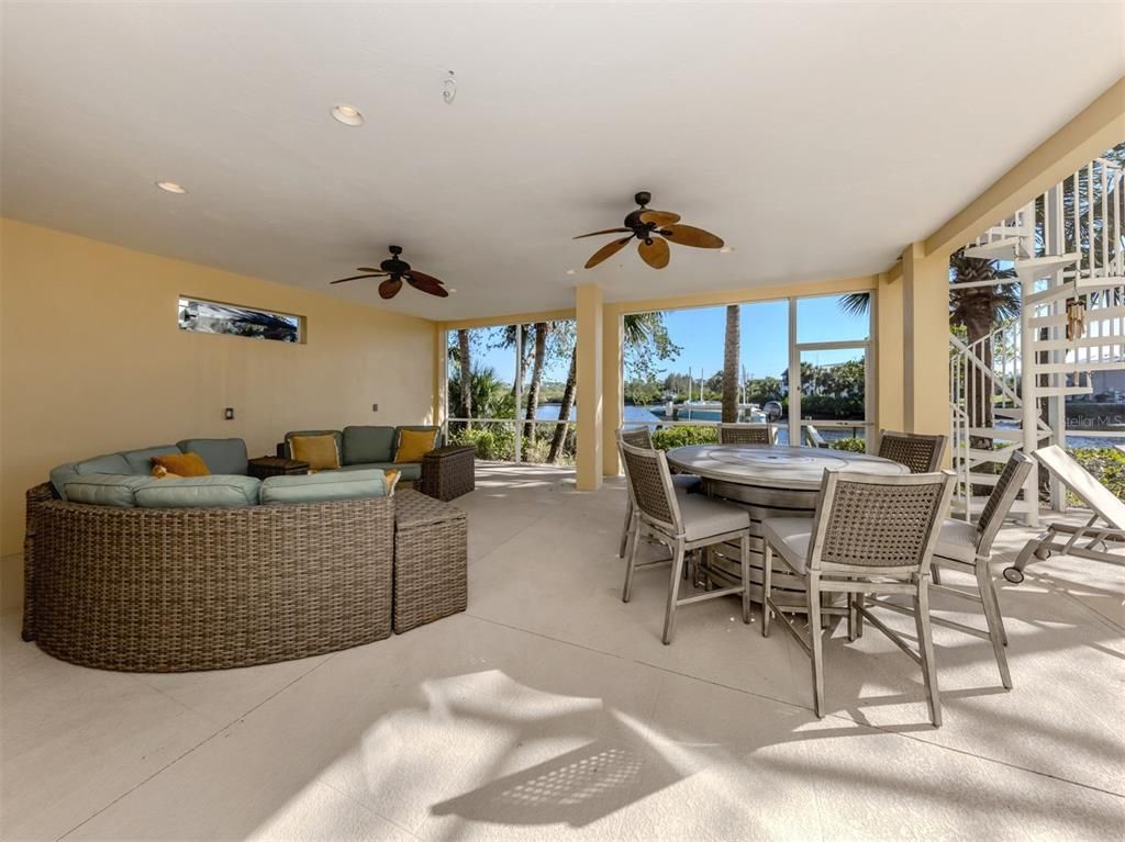 Dining room, Interior, Recessed Lighting