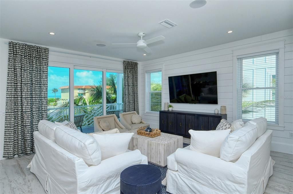 Interior, Living room, Recessed Lighting, Water, Wood Texture Flooring