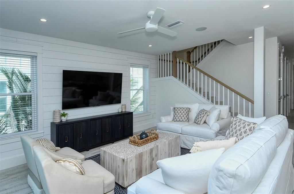 Interior, Living room, Recessed Lighting, Wood Texture Flooring