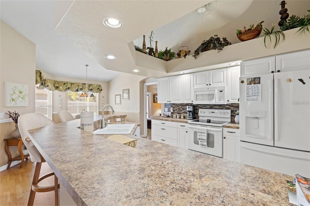 Dining room, Interior, Kitchen, Pendant Lights, Recessed Lighting, Wood Texture Flooring