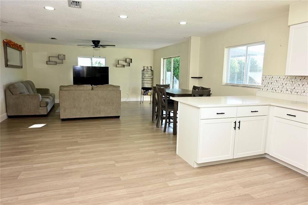 Dining room, Interior, Living room, Recessed Lighting, Wood Texture Flooring