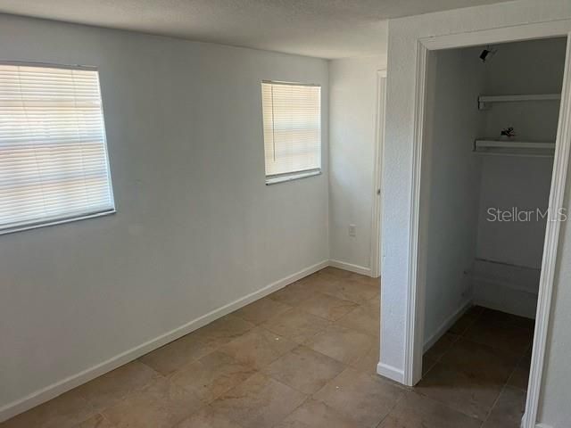 Empty room, Interior