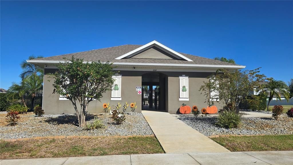 Exterior, Facade, Ranch