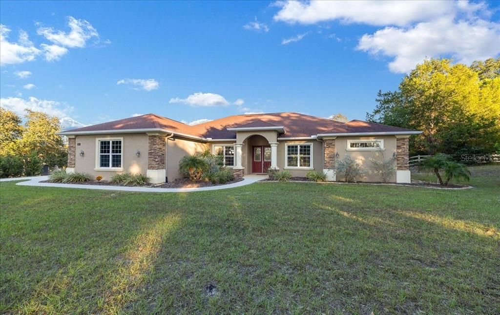 Backyard, Exterior, Facade, Ranch