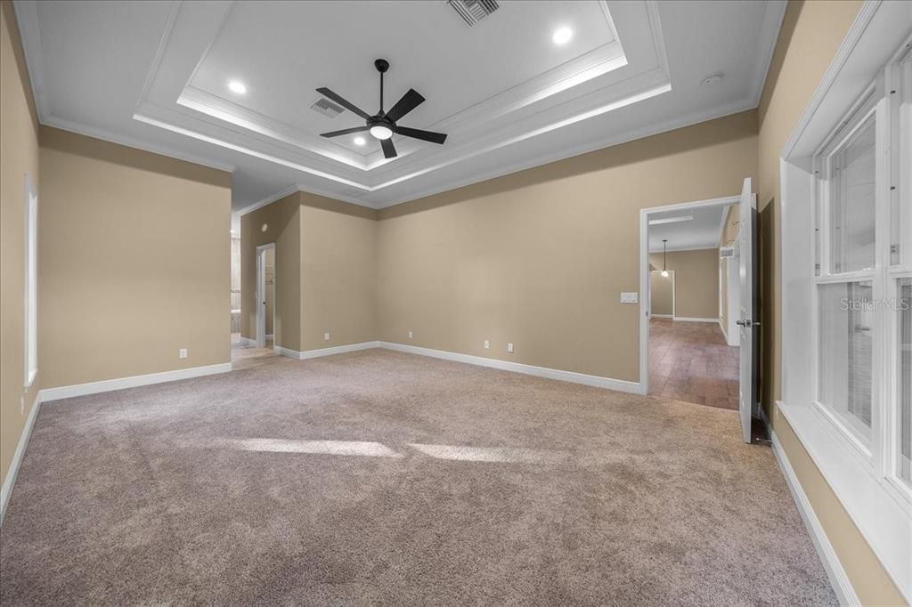 Empty room, Interior, Recessed Lighting