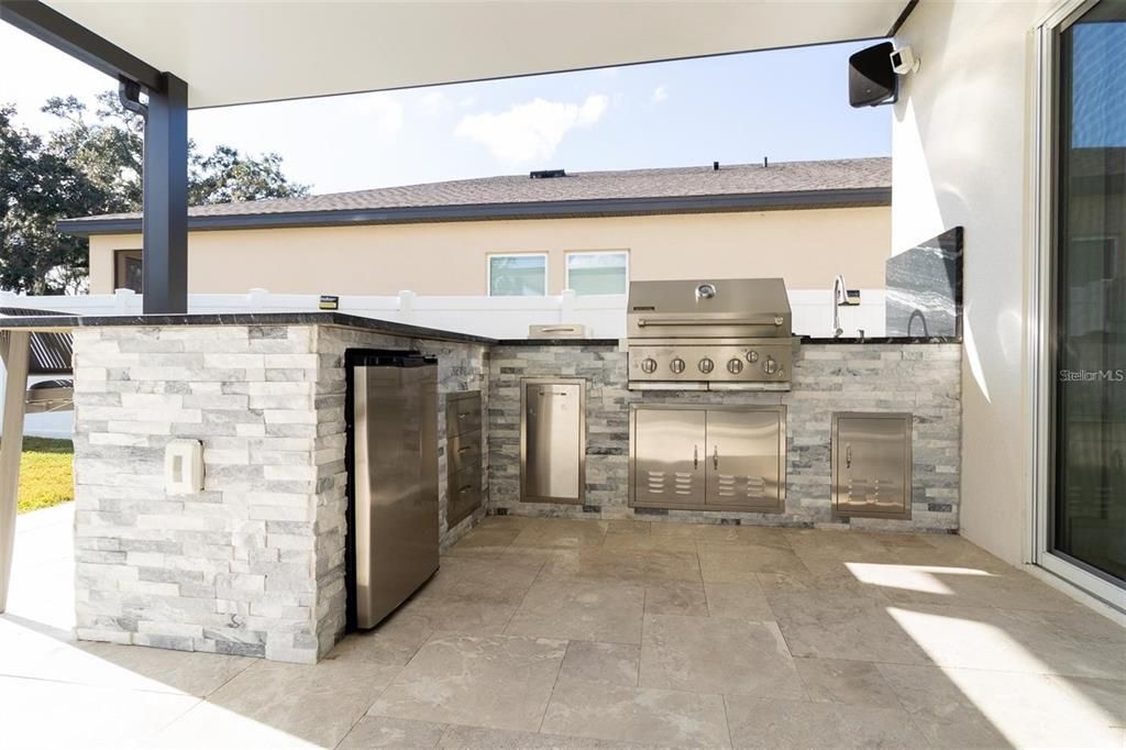 Exterior, Outdoor Kitchen