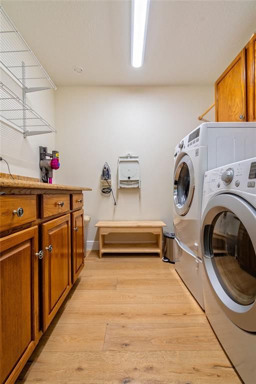 Interior, Recessed Lighting, Washer, Wood Texture Flooring