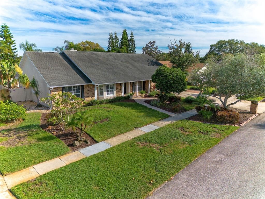 Exterior, Facade, Ranch