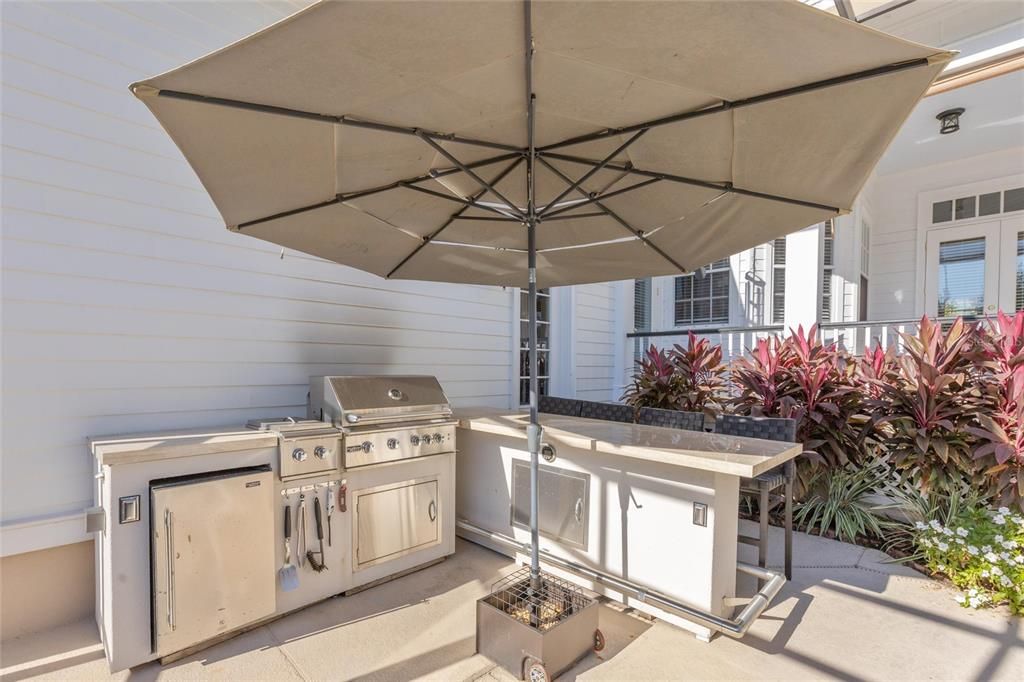 Exterior, Outdoor Kitchen