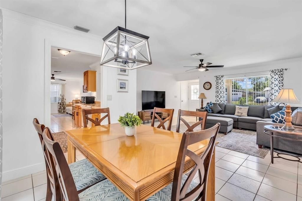 Dining room, Interior, Living room, Pendant Lights