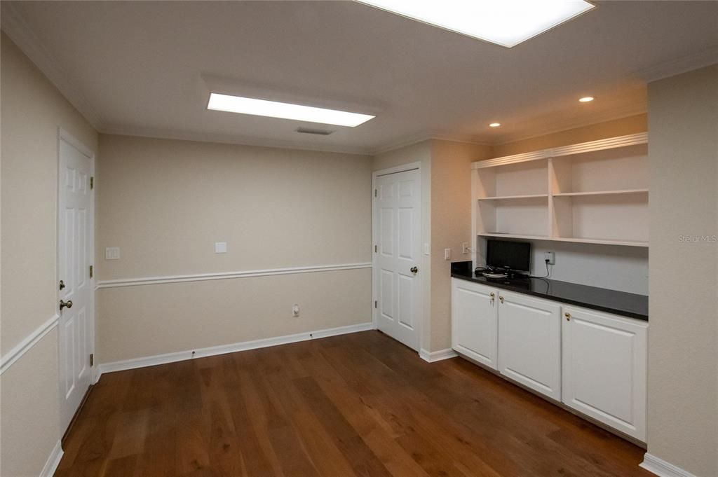 Interior, Recessed Lighting, Wood Texture Flooring