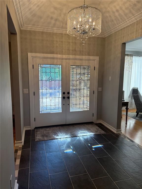 Chandelier, Interior