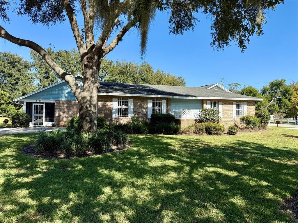 Backyard, Exterior, Facade, Brick Facade, Ranch