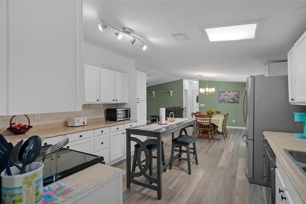Chandelier, Dining room, Interior, Kitchen, Recessed Lighting, Wood Texture Flooring