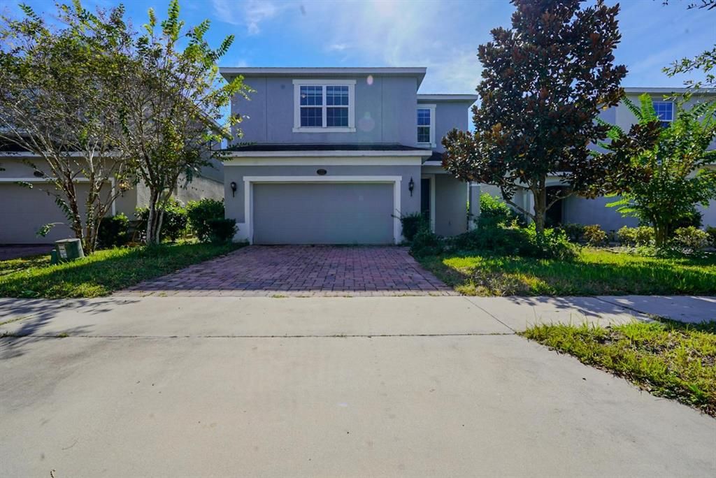 Attached, Exterior, Facade, Mediterranean