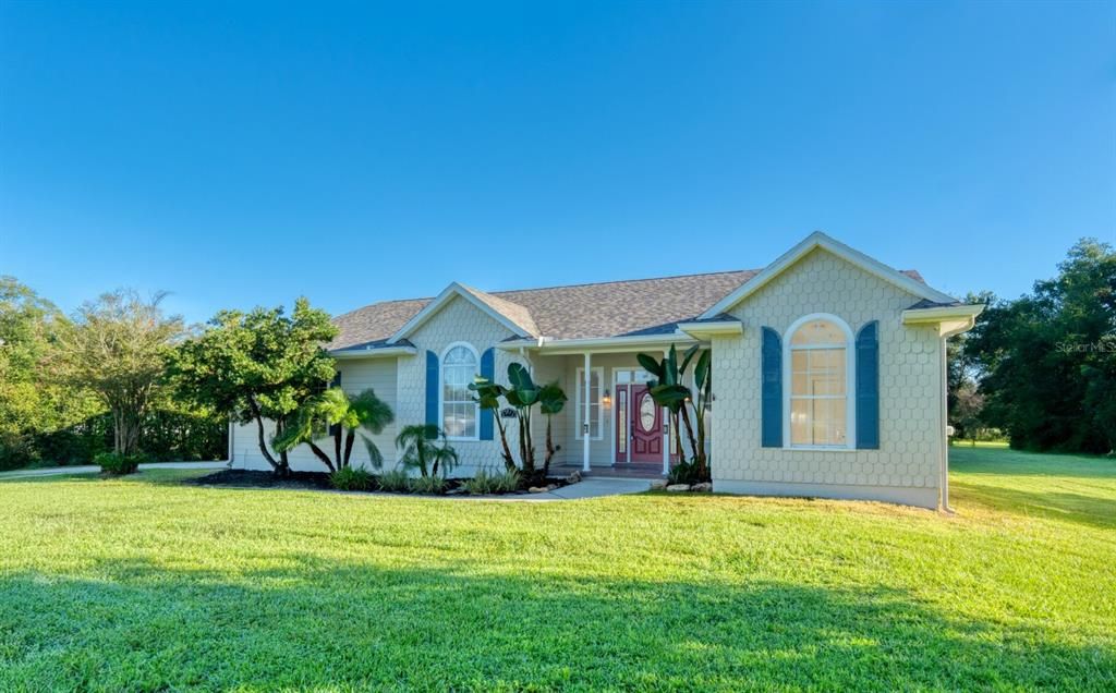 Backyard, Exterior, Facade, Ranch