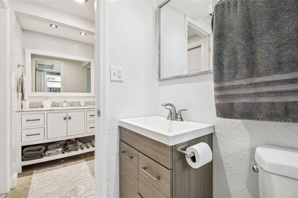 Bathroom, Dual Sink Vanities, Interior, Recessed Lighting
