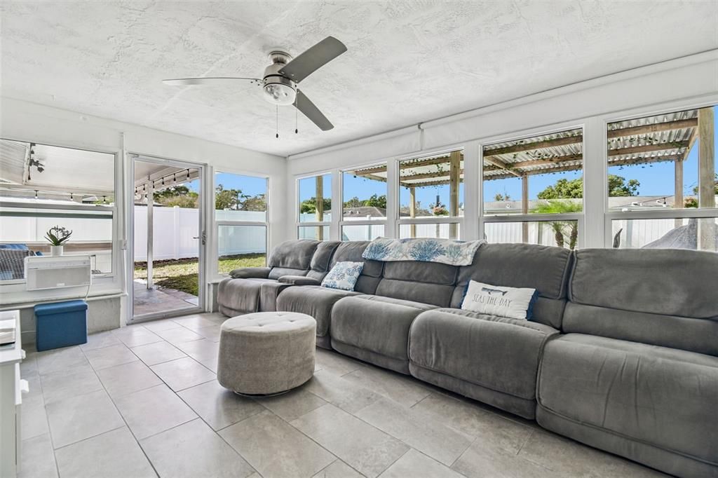 Interior, Living room, Sun Room, Water