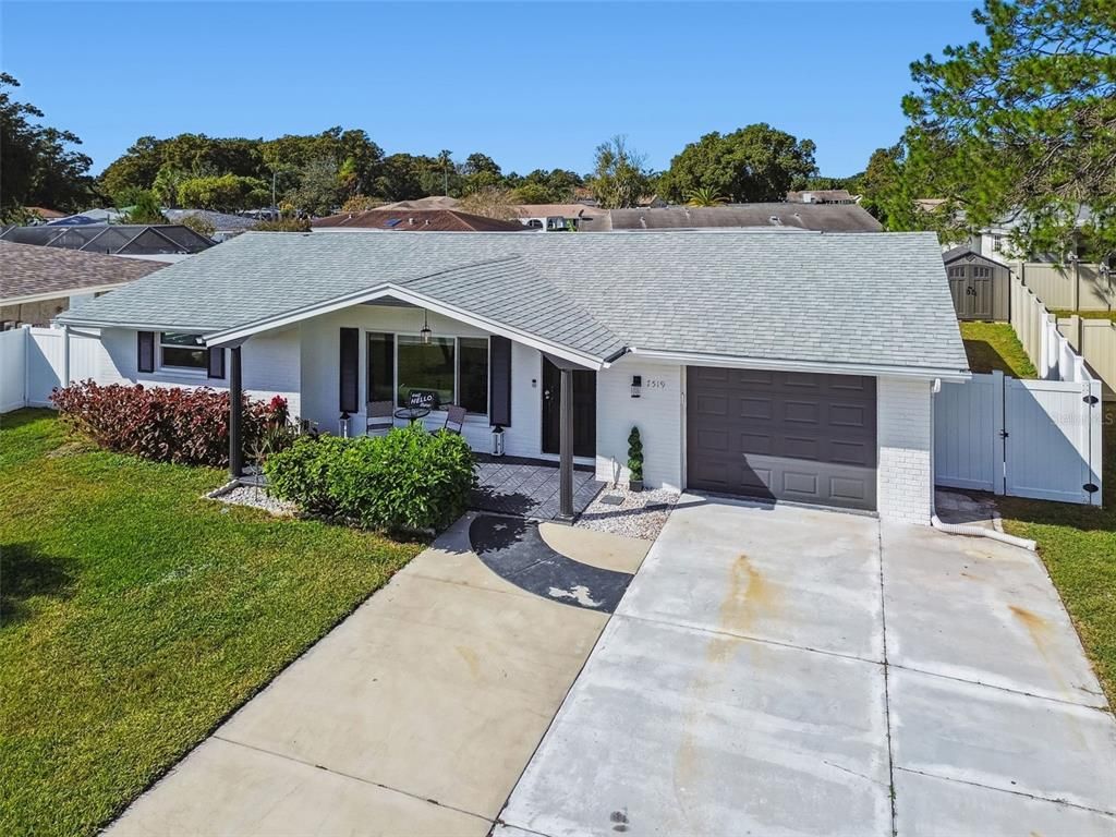 Attached, Exterior, Facade, Ranch