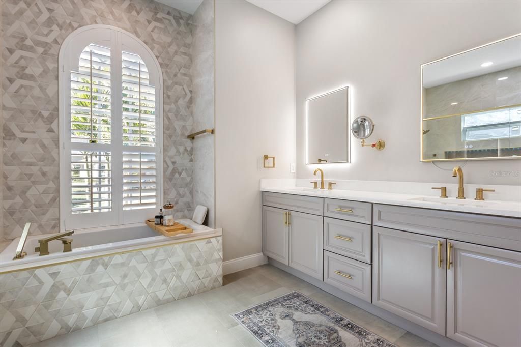 Bathroom, Dual Sink Vanities, Interior, Recessed Lighting