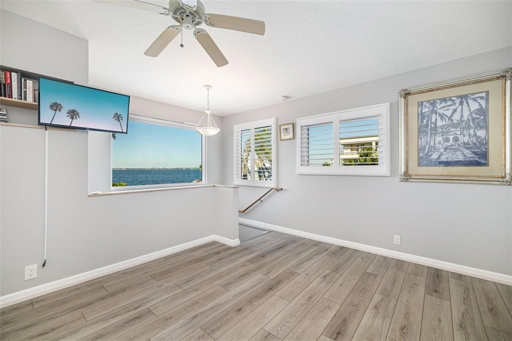 Empty room, Interior, Pendant Lights, Water, Wood Texture Flooring