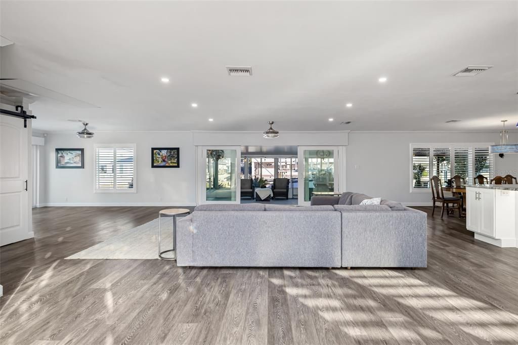 Dining room, Interior, Living room, Pendant Lights, Recessed Lighting, Wood Texture Flooring