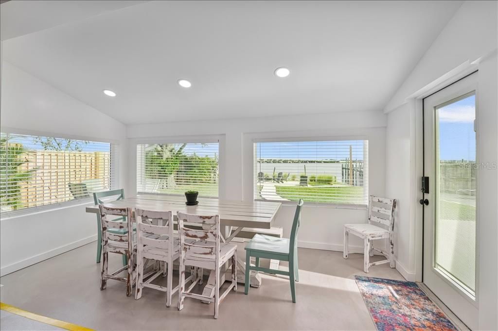 Dining room, Interior, Recessed Lighting