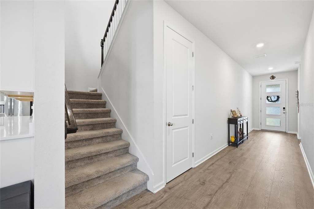 Interior, Recessed Lighting, Wood Texture Flooring