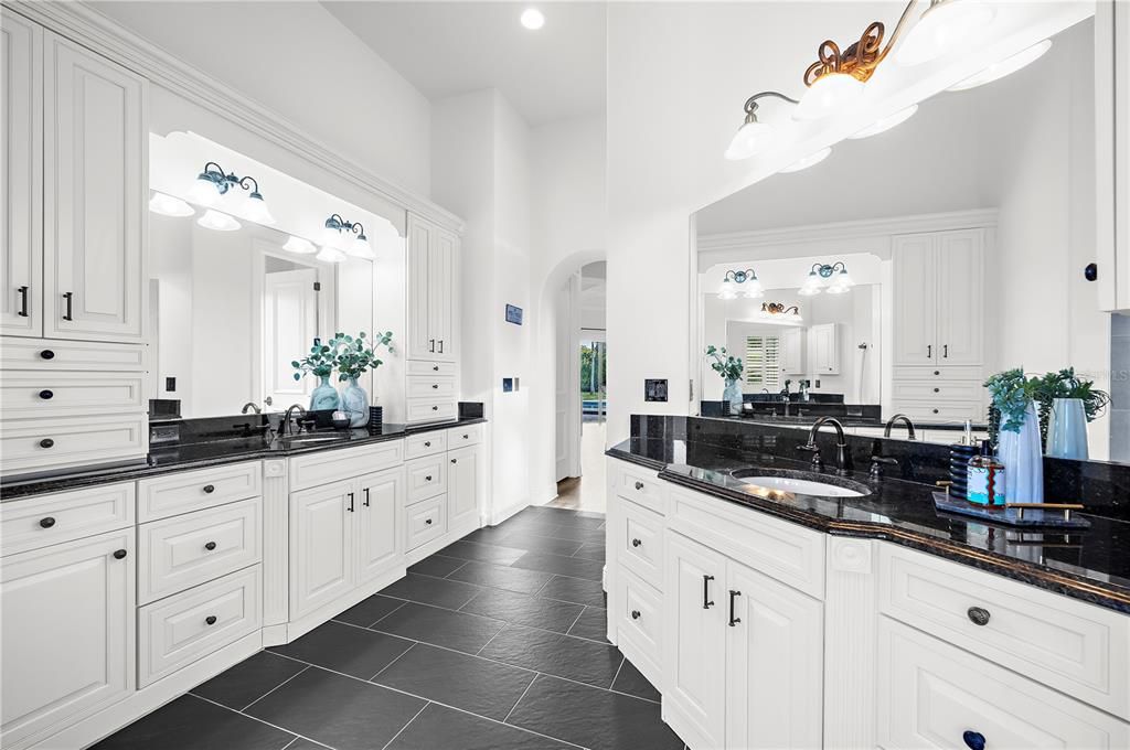 Bathroom, Dual Sink Vanities, Interior, Recessed Lighting