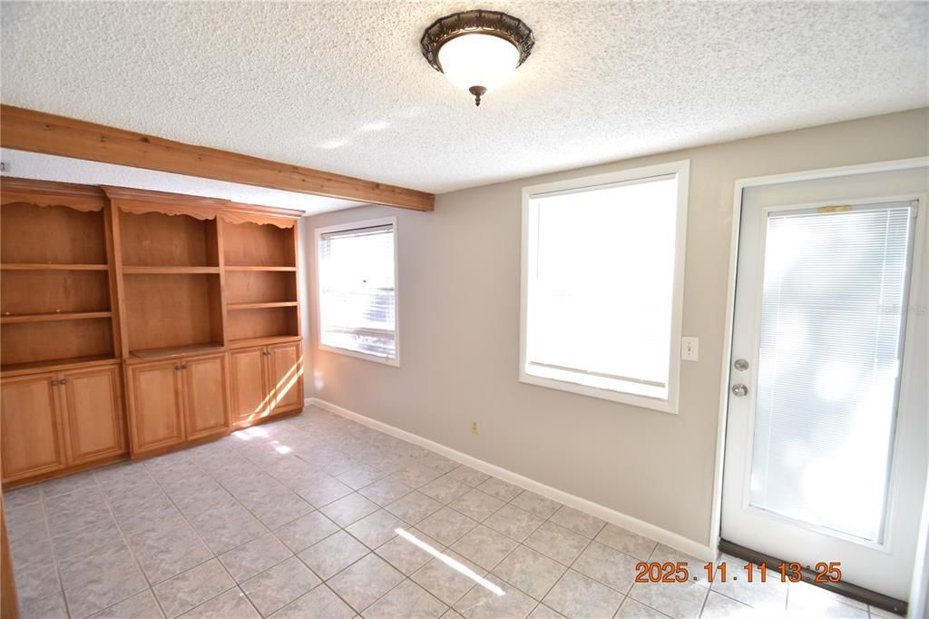 Empty room, Interior, Wooden Beams