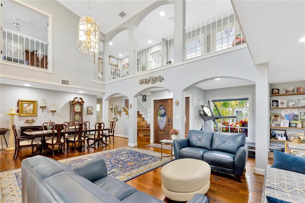 Dining room, Interior, Living room, Pendant Lights, Recessed Lighting, Wood Texture Flooring