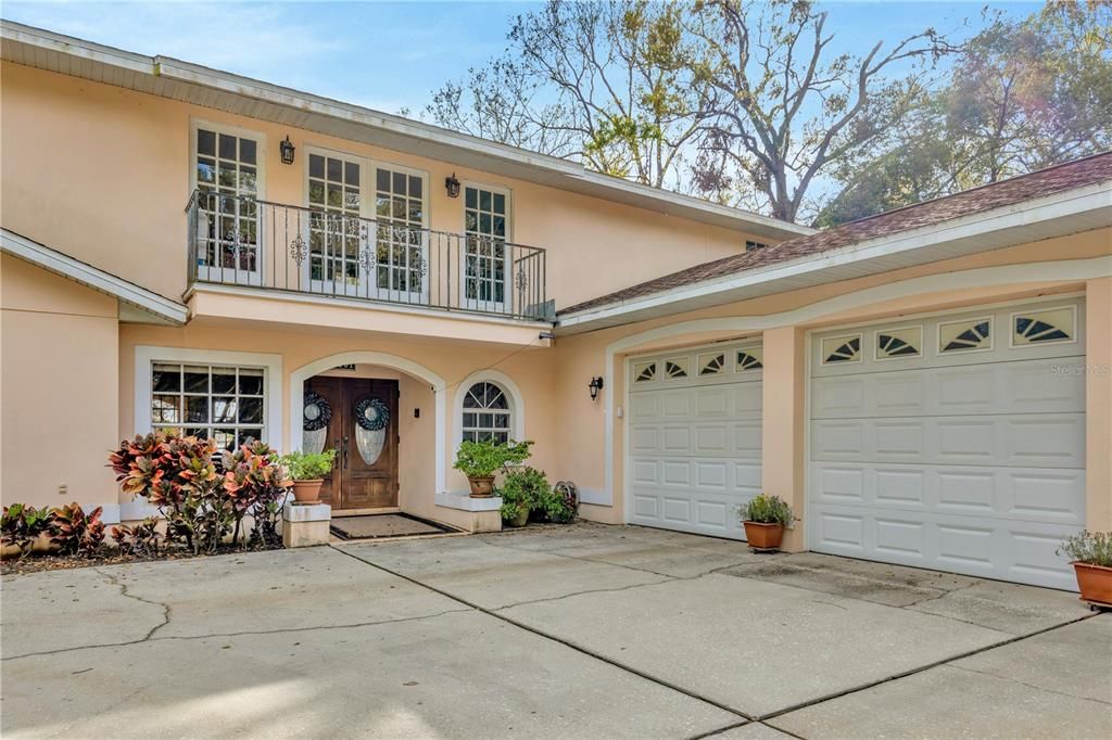 Attached, Exterior, Facade, None