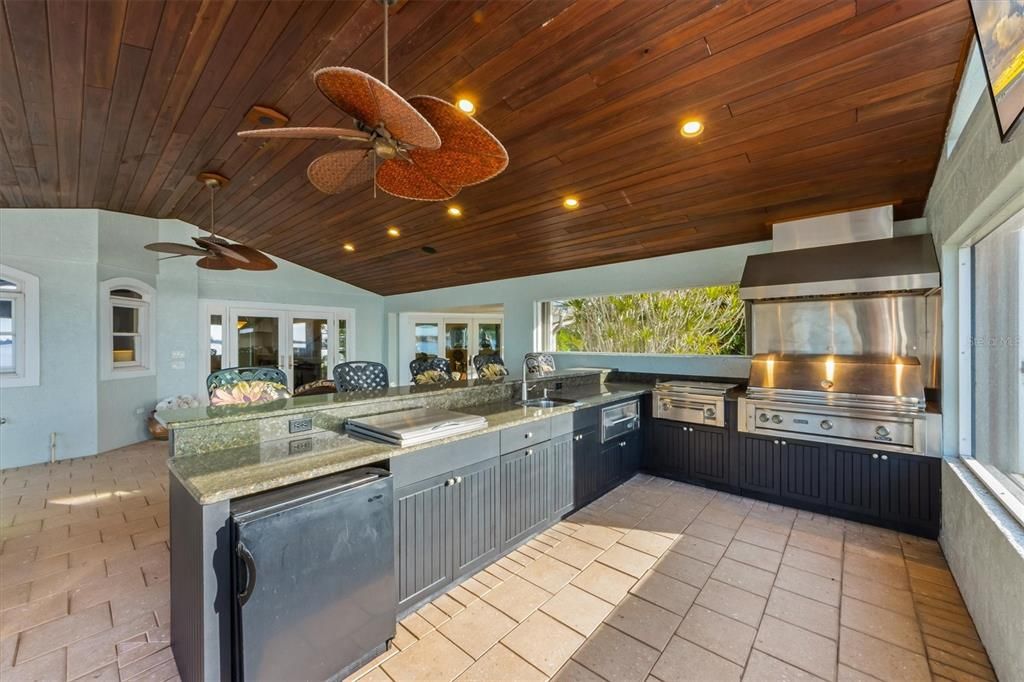 Exterior, Interior, Recessed Lighting, Stainless Steel Appliances, Wooden Ceilings