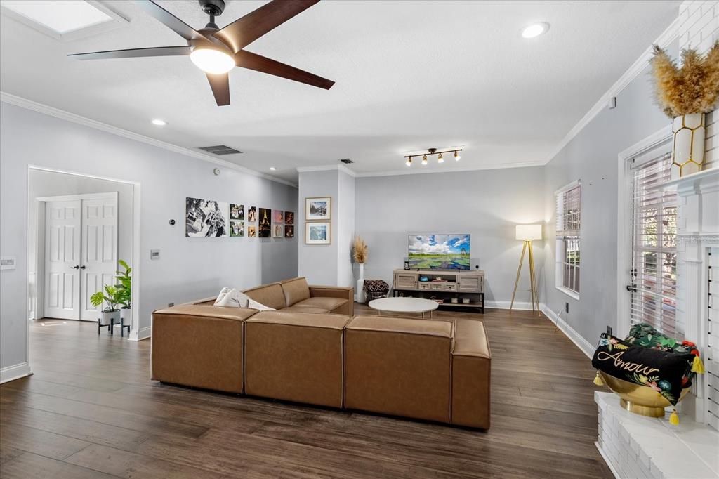 Interior, Living room, Recessed Lighting, Wood Texture Flooring