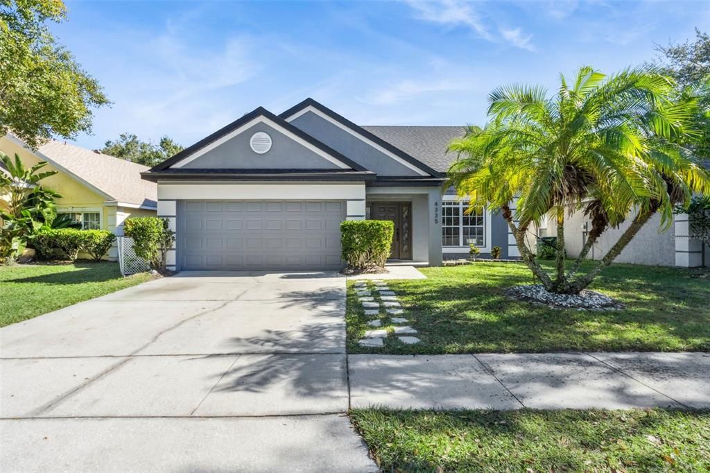 Attached, Exterior, Facade, American Craftsman