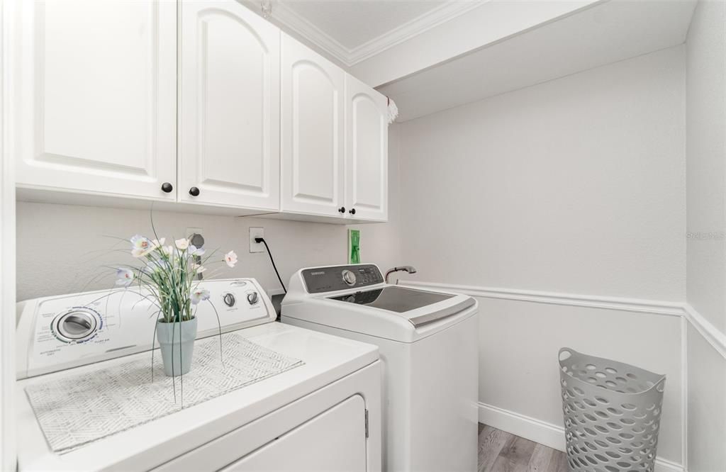 Interior, Washer, Wood Texture Flooring