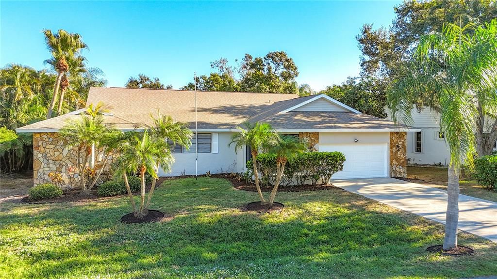 Attached, Exterior, Facade, Ranch