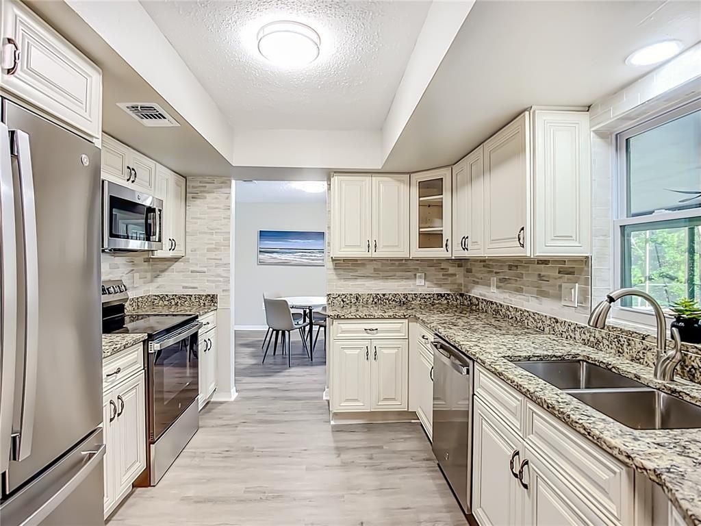 Dining room, Interior, Kitchen, Recessed Lighting, Stainless Steel Appliances, Wood Texture Flooring