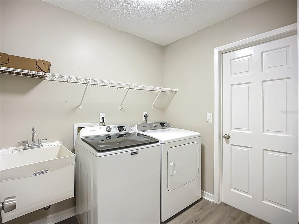 Interior, Utility Closets, Washer, Wood Texture Flooring