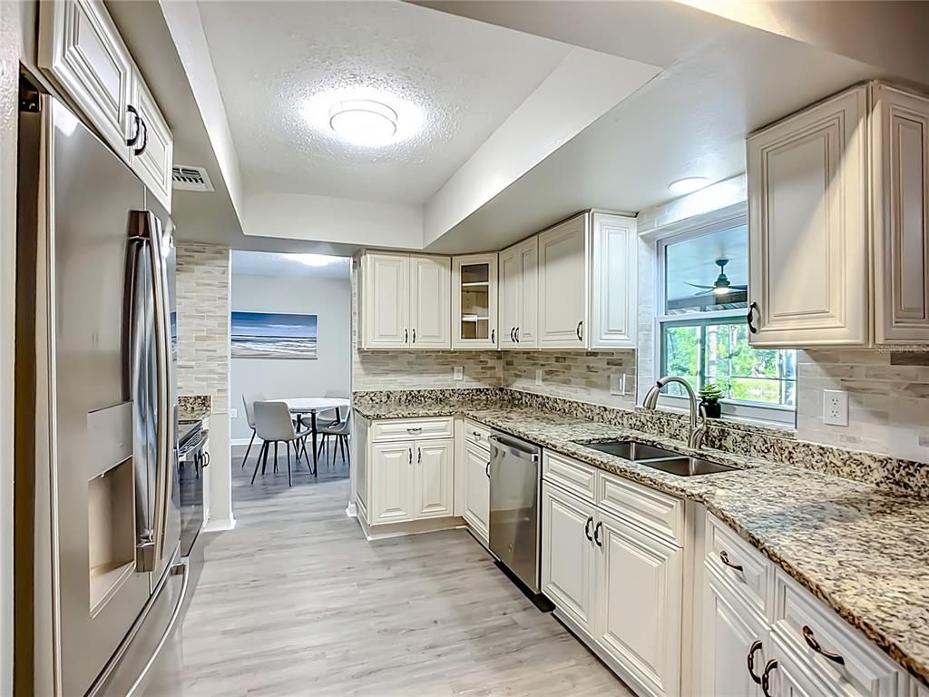 Dining room, Interior, Kitchen, Stainless Steel Appliances, Wood Texture Flooring