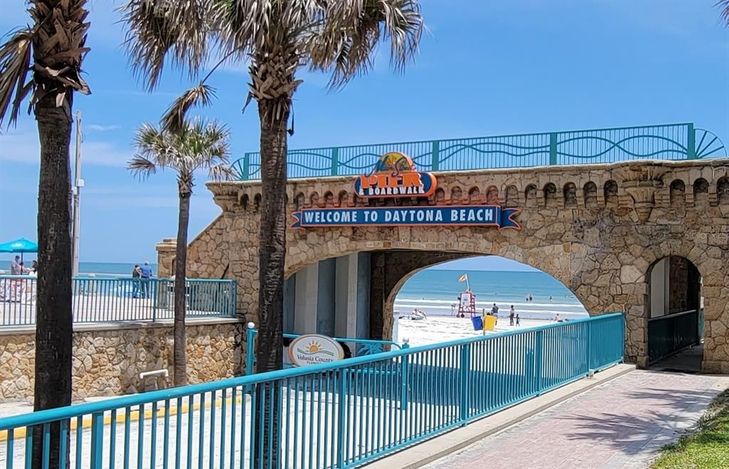 Exterior, Pool, Water