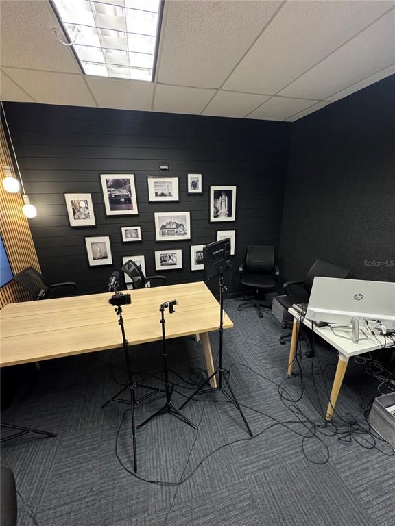 Home Office, Interior