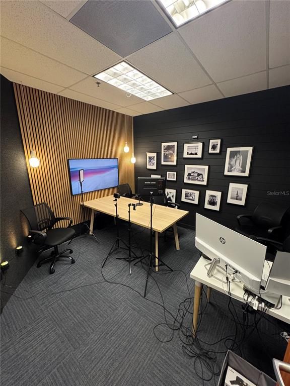 Home Office, Interior