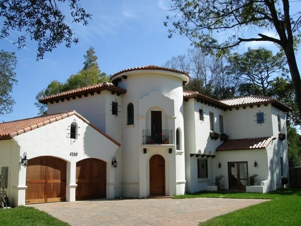 Attached, Exterior, Facade, Spanish Mediterranean