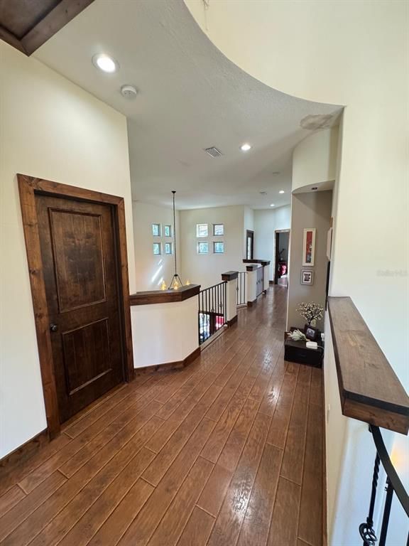 Interior, Pendant Lights, Recessed Lighting, Wood Texture Flooring